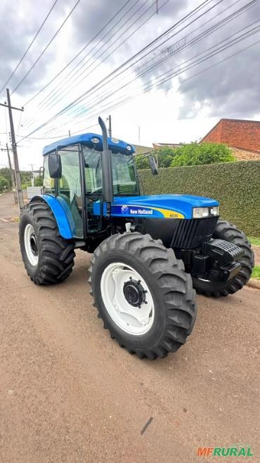 Trator New Holland 8030 Cabinado 4x4 (122cv) Imagem Trator New Holland 8030 Cabinado 4x4 (122cv)
