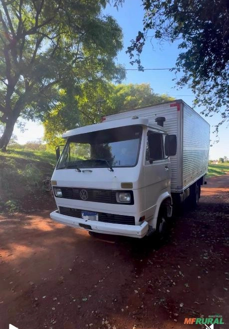 Caminhão Baú Furgão Volkswagen 7-110 Imagem Caminhão Baú Furgão Volkswagen 7-110
