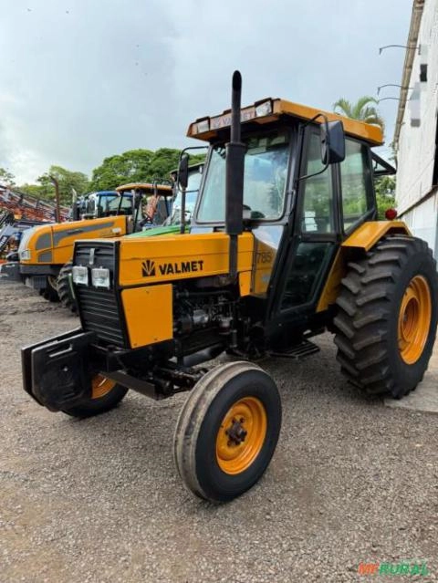 Trator Valmet 785 Cabinado 4x2 (75cv) Imagem Trator Valmet 785 Cabinado 4x2 (75cv)