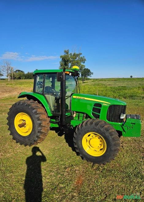 Trator John Deere 6150J 4x4 (150cv) Imagem Trator John Deere 6150J 4x4 (150cv)