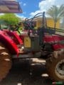 Trator Massey Ferguson 4275 4x4 (75cv) - Ano 2011 + Conjunto Frontal Imagem Trator Massey Ferguson 4275 4x4 (75cv) - Ano 2011 + Conjunto Frontal