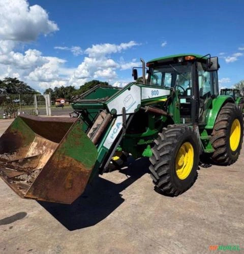 Trator John Deere 6125J 4x4 (125cv) - Ano 2016 + Conjunto Frontal Imagem Trator John Deere 6125J 4x4 (125cv) - Ano 2016 + Conjunto Frontal