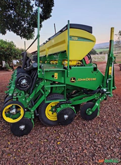 Plantadeira John Deere 1109 9x50 ZERA (sem uso) Imagem Plantadeira John Deere 1109 9x50 ZERA (sem uso)