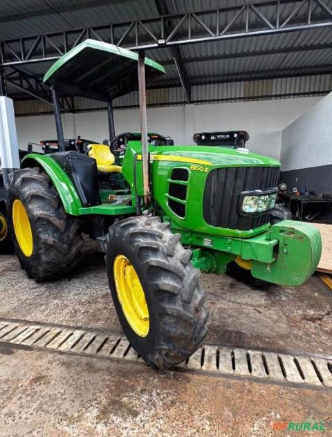 John Deere 6100E 4x4 (110cv) Imagem John Deere 6100E 4x4 (110cv)