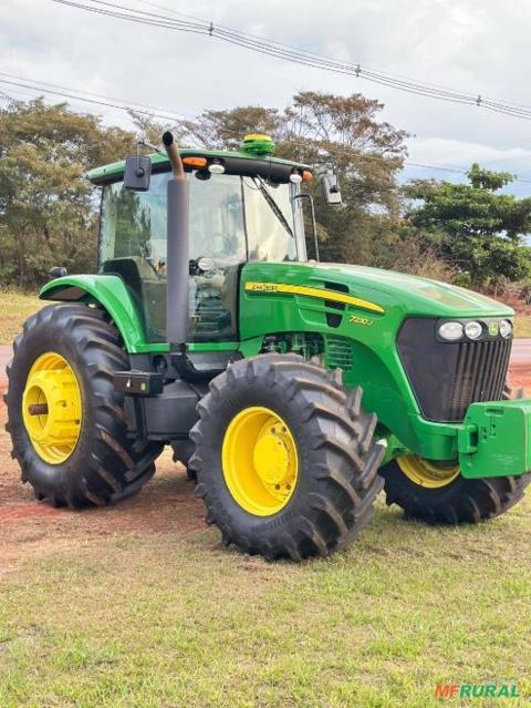 John Deere 7230J 4x4 (230cv) Imagem John Deere 7230J 4x4 (230cv)