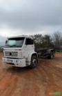 Caminhão Volkswagen 23-210 6x2 com Equipamento Roll on Roll of Imagem Caminhão Volkswagen 23-210 6x2 com Equipamento Roll on Roll of