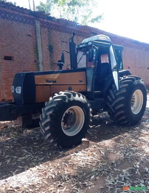 Trator Valtra 1580 4x4 (145cv) Imagem Trator Valtra 1580 4x4 (145cv)