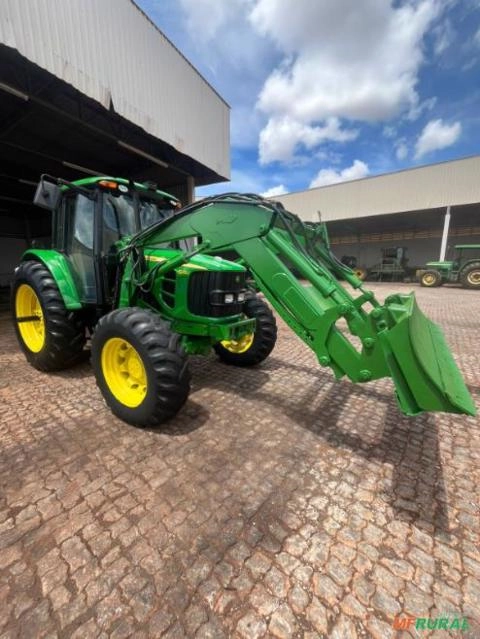 John Deere 6125J 4x4 (125cv) + Conjunto Frontal Imagem John Deere 6125J 4x4 (125cv) + Conjunto Frontal