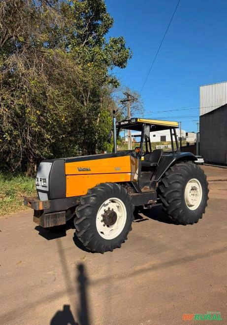 Trator Valtra 1580 4x4 (150cv) Imagem Trator Valtra 1580 4x4 (150cv)