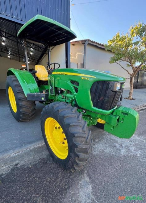 John Deere 5078E 4x4 (78cv) Imagem John Deere 5078E 4x4 (78cv)