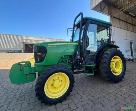 John Deere 5075EF 4x4 Compacto Imagem John Deere 5075EF 4x4 Compacto