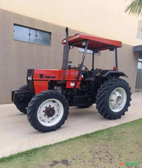 Trator Valmet 685 4x4 (65cv) Imagem Trator Valmet 685 4x4 (65cv)