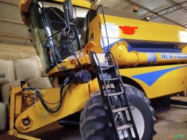 Colheitadeira New Holland TC5070 Imagem Colheitadeira New Holland TC5070