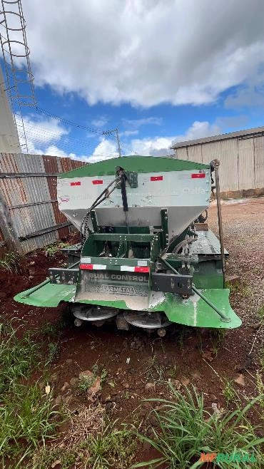 Distribuidor Carmetal Zeus 25001 Caminhão Imagem Distribuidor Carmetal Zeus 25001 Caminhão