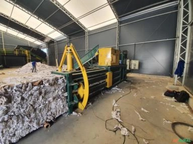 PRENSA ENFARDADEIRA HORIZONTAL CONTINUA Imagem PRENSA ENFARDADEIRA HORIZONTAL CONTINUA