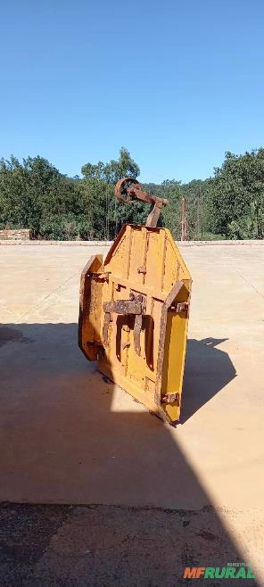 Roçadeira Tatu de Correia 1.30m de corte Imagem Roçadeira Tatu de Correia 1.30m de corte