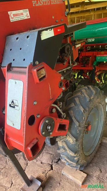 Imagem PLANTADEIRA SEMEATO PERSONALE, 21 LINHAS SÓ INVERNO, 100% REFORMADO, 2002. Imagem PLANTADEIRA SEMEATO PERSONALE, 21 LINHAS SÓ INVERNO, 100% REFORMADO, 2002.