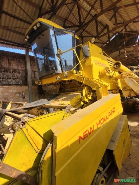Colheitadeira New Holland NH 5050 Imagem Colheitadeira New Holland NH 5050