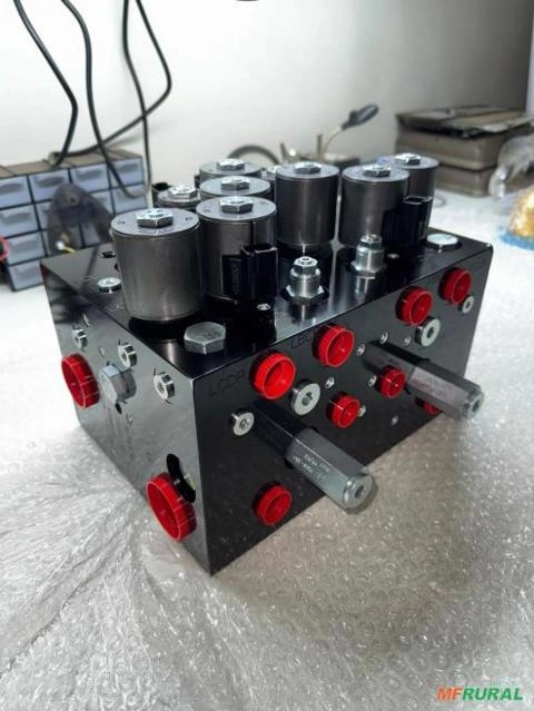 BLOCO HIDRAULICO CH950 AXT15957 Imagem BLOCO HIDRAULICO CH950 AXT15957