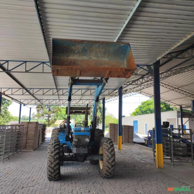 Trator New Holland Em Perfeito Estado Imagem Trator New Holland Em Perfeito Estado