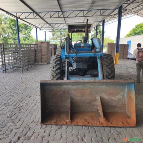 Imagem Trator New Holland Em Perfeito Estado Imagem Trator New Holland Em Perfeito Estado