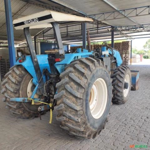 Imagem Trator New Holland Em Perfeito Estado Imagem Trator New Holland Em Perfeito Estado