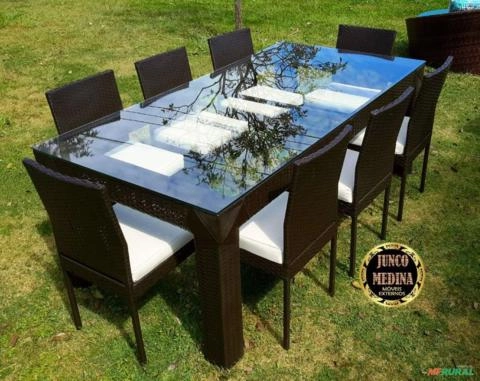 Imagem CONJUNTO DE MESA EM ALUMÍNIO E JUNCO SINTÉTICO Imagem CONJUNTO DE MESA EM ALUMÍNIO E JUNCO SINTÉTICO