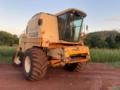 Colheitadeira New Holland TC59 2003 com plataforma de soja e de milho GTS1345 Imagem Colheitadeira New Holland TC59 2003 com plataforma de soja e de milho GTS1345
