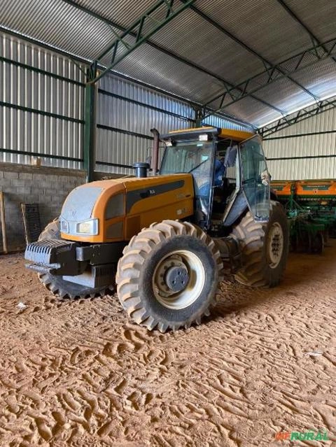 Trator Valtra BH180 4x4 – Potência, Robustez e Eficiência no Campo Imagem Trator Valtra BH180 4x4 – Potência, Robustez e Eficiência no Campo