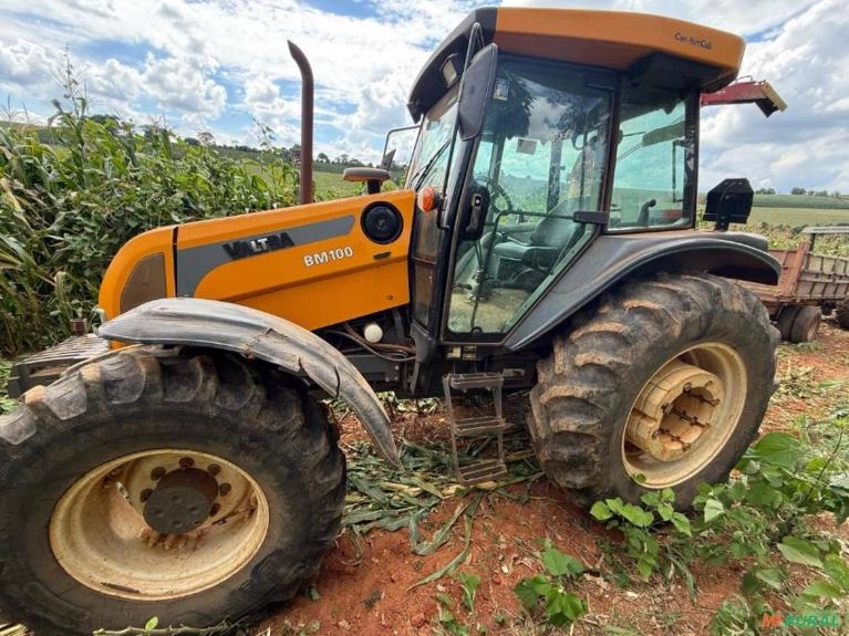 Trator VALTRA BM100 Cabinado Ano 2015 - Potência e Conforto para sua Lavoura Imagem Trator VALTRA BM100 Cabinado Ano 2015 - Potência e Conforto para sua Lavoura