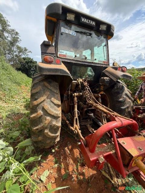 Imagem Trator VALTRA BM100 Cabinado Ano 2015 - Potência e Conforto para sua Lavoura Imagem Trator VALTRA BM100 Cabinado Ano 2015 - Potência e Conforto para sua Lavoura