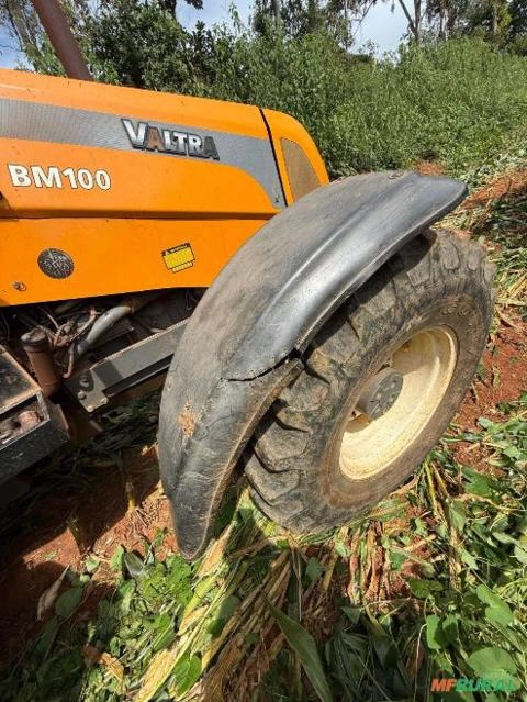 Imagem Trator VALTRA BM100 Cabinado Ano 2015 - Potência e Conforto para sua Lavoura Imagem Trator VALTRA BM100 Cabinado Ano 2015 - Potência e Conforto para sua Lavoura