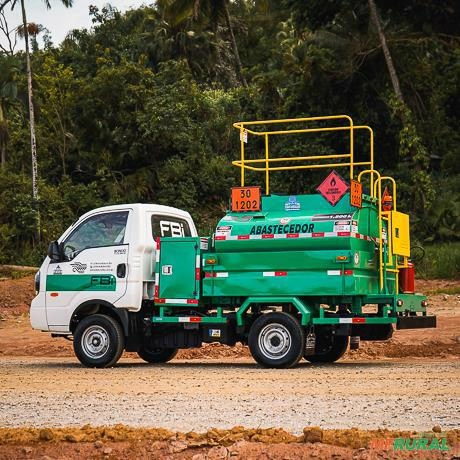 Comboio Abastecedor e Lubrificação – Eficiência, Mobilidade e Segurança no Abastecimento Imagem Comboio Abastecedor e Lubrificação – Eficiência, Mobilidade e Segurança no Abastecimento