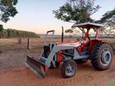 Trator Massey Ferguson 290 com grade Imagem Trator Massey Ferguson 290 com grade