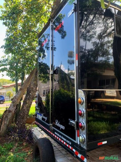 Imagem Reboque/Trailer para 3 cavalos grandes. Imagem Reboque/Trailer para 3 cavalos grandes.