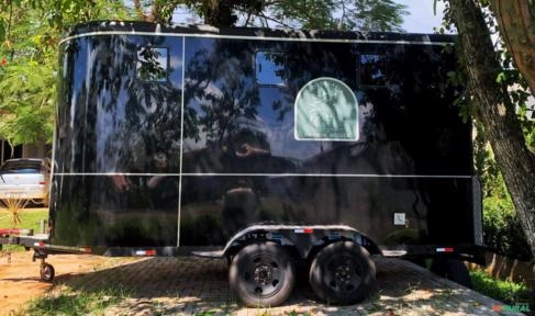 Imagem Reboque/Trailer para 3 cavalos grandes. Imagem Reboque/Trailer para 3 cavalos grandes.