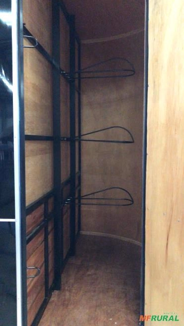 Imagem Reboque/Trailer para 3 cavalos grandes. Imagem Reboque/Trailer para 3 cavalos grandes.