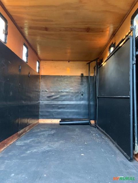 Imagem Reboque/Trailer para 3 cavalos grandes. Imagem Reboque/Trailer para 3 cavalos grandes.