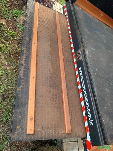 Imagem Reboque/Trailer para 3 cavalos grandes. Imagem Reboque/Trailer para 3 cavalos grandes.