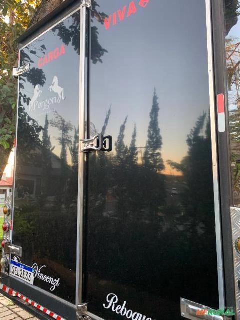 Imagem Reboque/Trailer para 3 cavalos grandes. Imagem Reboque/Trailer para 3 cavalos grandes.