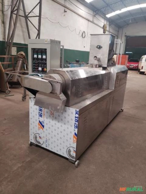 Extrusora de dupla rosca para produção de alimentos, rações e snacks Imagem Extrusora de dupla rosca para produção de alimentos, rações e snacks