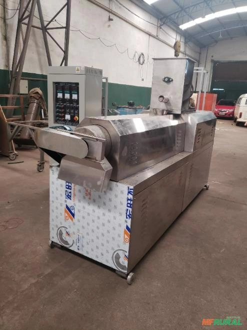 Extrusora de dupla rosca para produção de alimentos, rações e snacks Imagem Extrusora de dupla rosca para produção de alimentos, rações e snacks