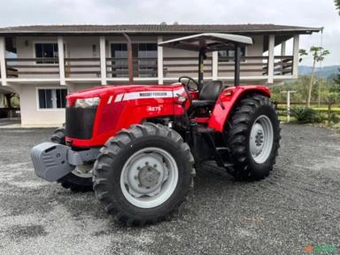 Trator Massey Ferguson 4275, tração central Imagem Trator Massey Ferguson 4275, tração central
