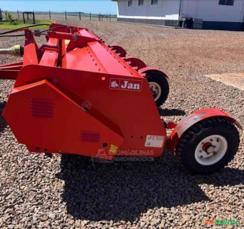 Triturador de Arrasto Triton JAN 4.600 Imagem Triturador de Arrasto Triton JAN 4.600