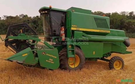 Colheitadeira John Deere 1175 com Plataforma 19 Pés Imagem Colheitadeira John Deere 1175 com Plataforma 19 Pés