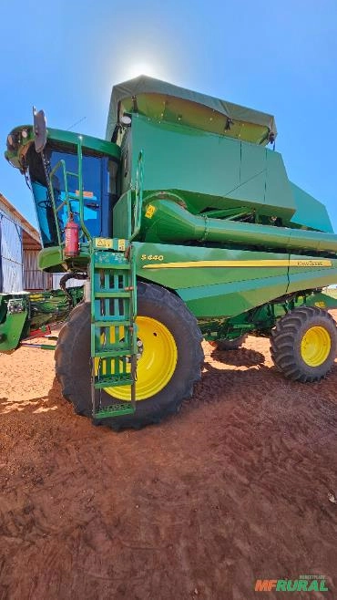 Imagem Colheitadeira John Deere S-440 Imagem Colheitadeira John Deere S-440
