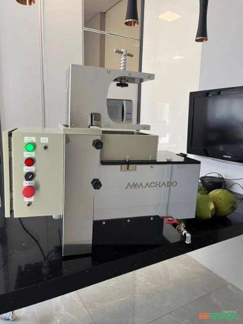 Extratora de água de coco Imagem Extratora de água de coco