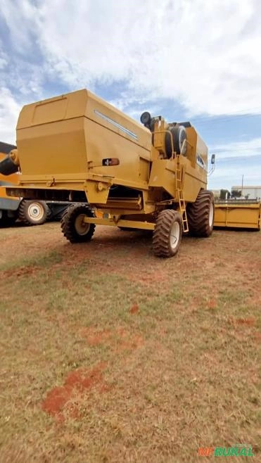 Colheitadeira New Holland TC59 Ano 2003 Imagem Colheitadeira New Holland TC59 Ano 2003