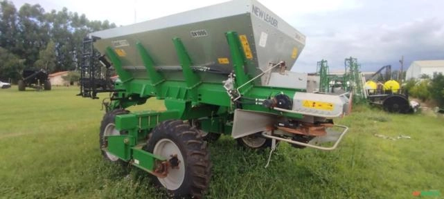 Distribuidor de Nutrientes John Deere GreenSystem DN 1006 Imagem Distribuidor de Nutrientes John Deere GreenSystem DN 1006