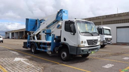 CAMINHÃO ACCELO 815 2P (DIESEL) (E5) COM PLATAFORMA ELEVATÓRIA AÉREA SOCAGE DA320 Imagem CAMINHÃO ACCELO 815 2P (DIESEL) (E5) COM PLATAFORMA ELEVATÓRIA AÉREA SOCAGE DA320